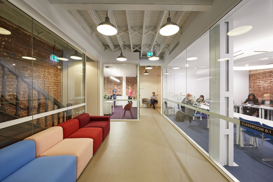 EF International Language Center ZMHD