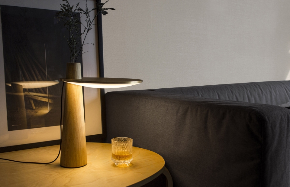 subtle happiness table lamp push design