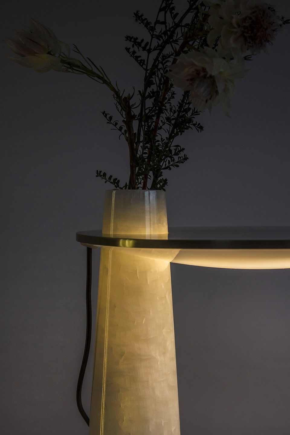 subtle happiness table lamp push design