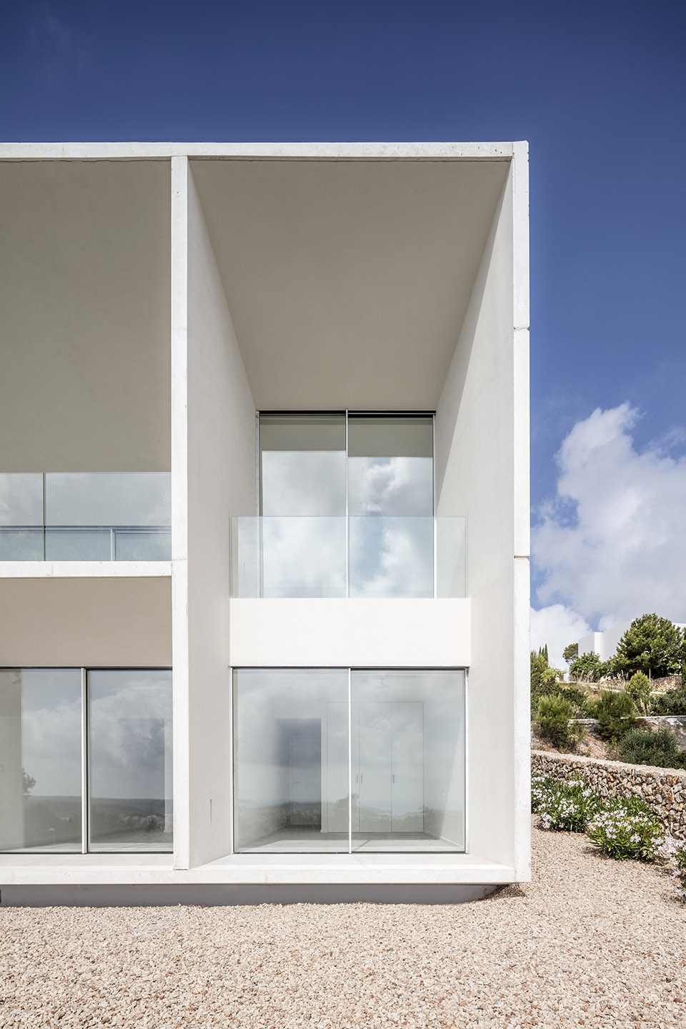 frame house by nomo studio