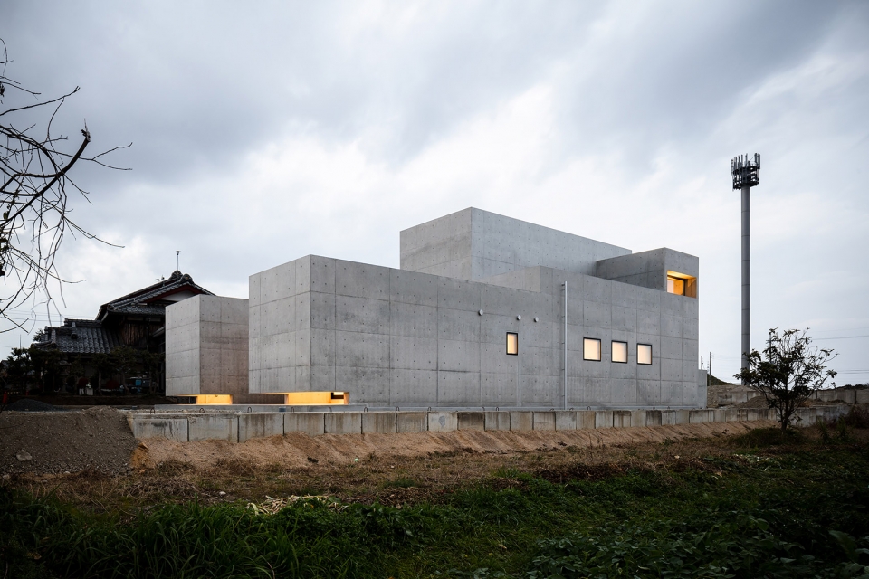 tranquil house by formkouichi kimora architects