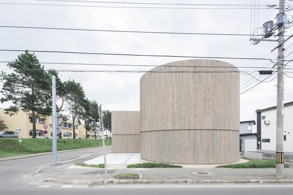 corridor of the fold by jun igarashi architects