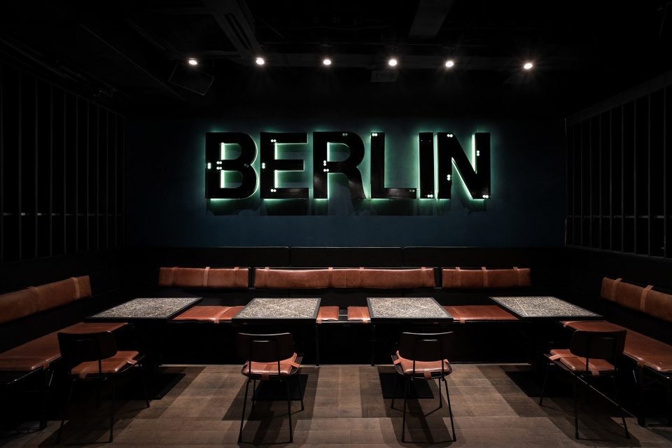 berlin bar by thilo reich