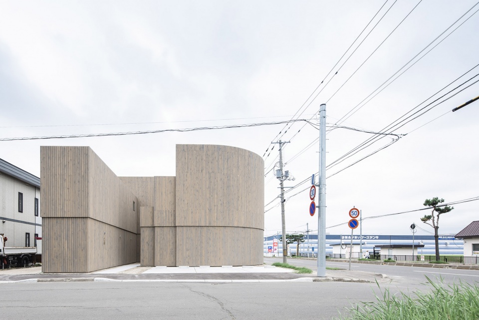 corridor of the fold by jun igarashi architects