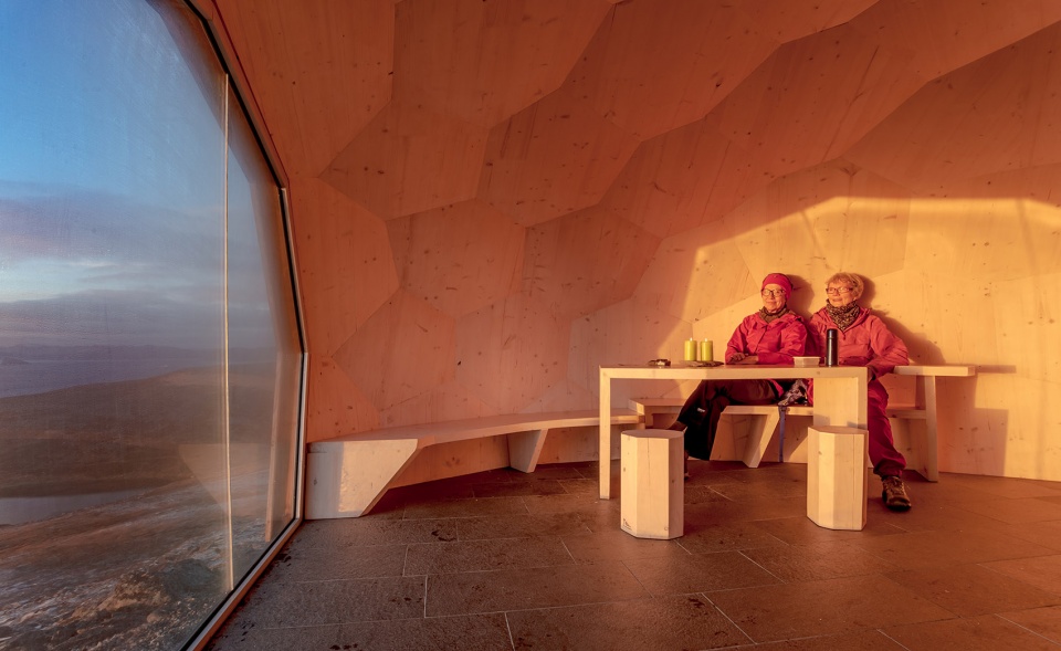 hammerfest hiking cabins by spinn arkitekter