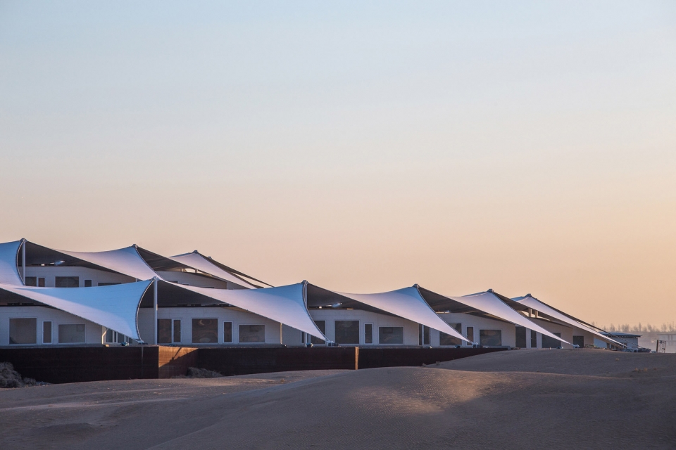 xiangshawan desert lotus hotel china by plat asia