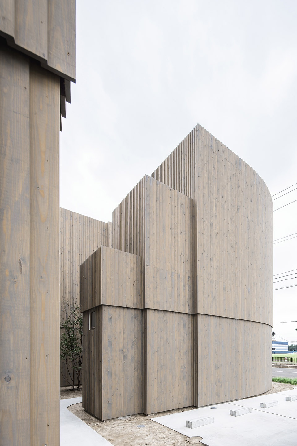 corridor of the fold by jun igarashi architects
