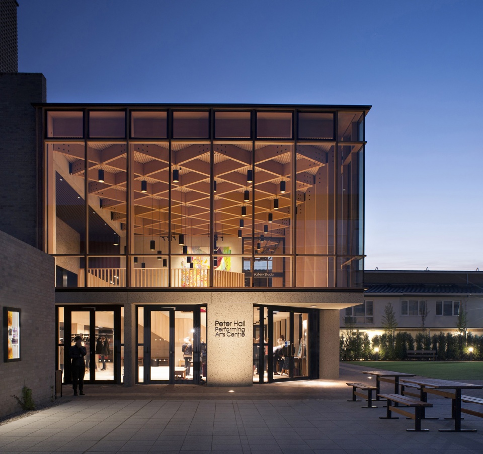 peter hall performing arts centre at the perse school by haworth tompkins