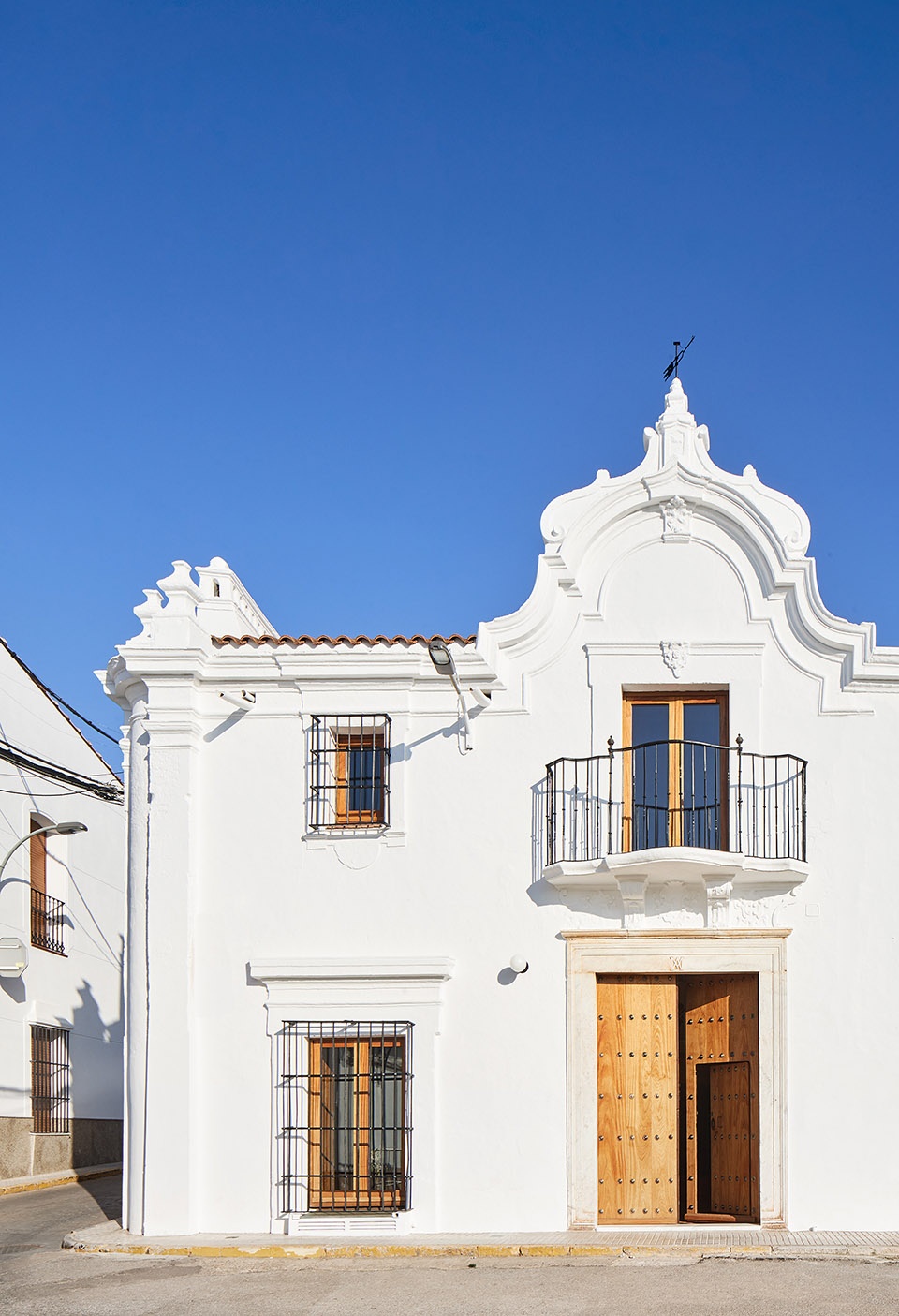 casa villalba de los barros by lucas y hernandez gil arquitectos