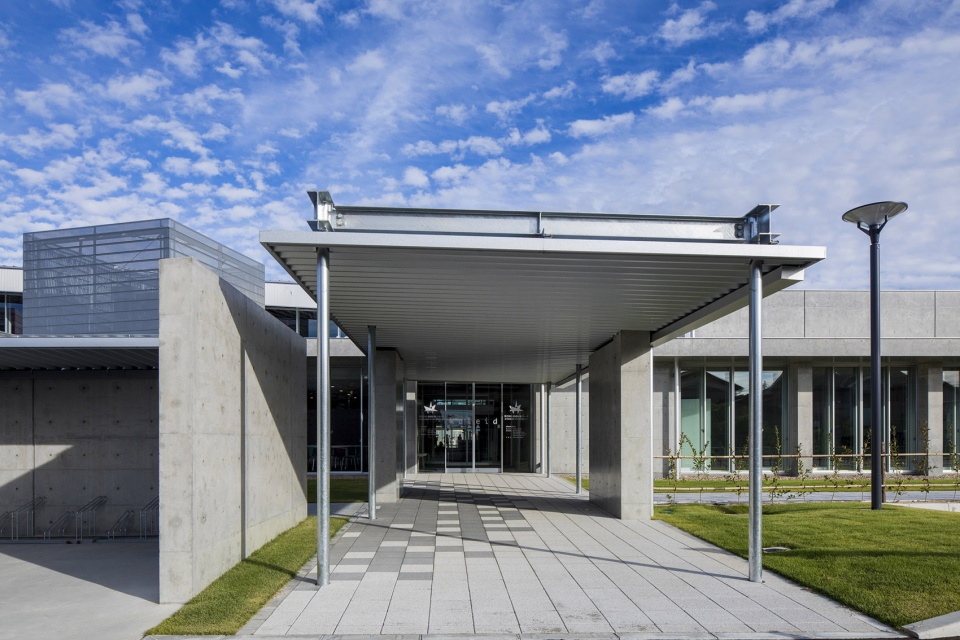 nonoichi library by mikami architects