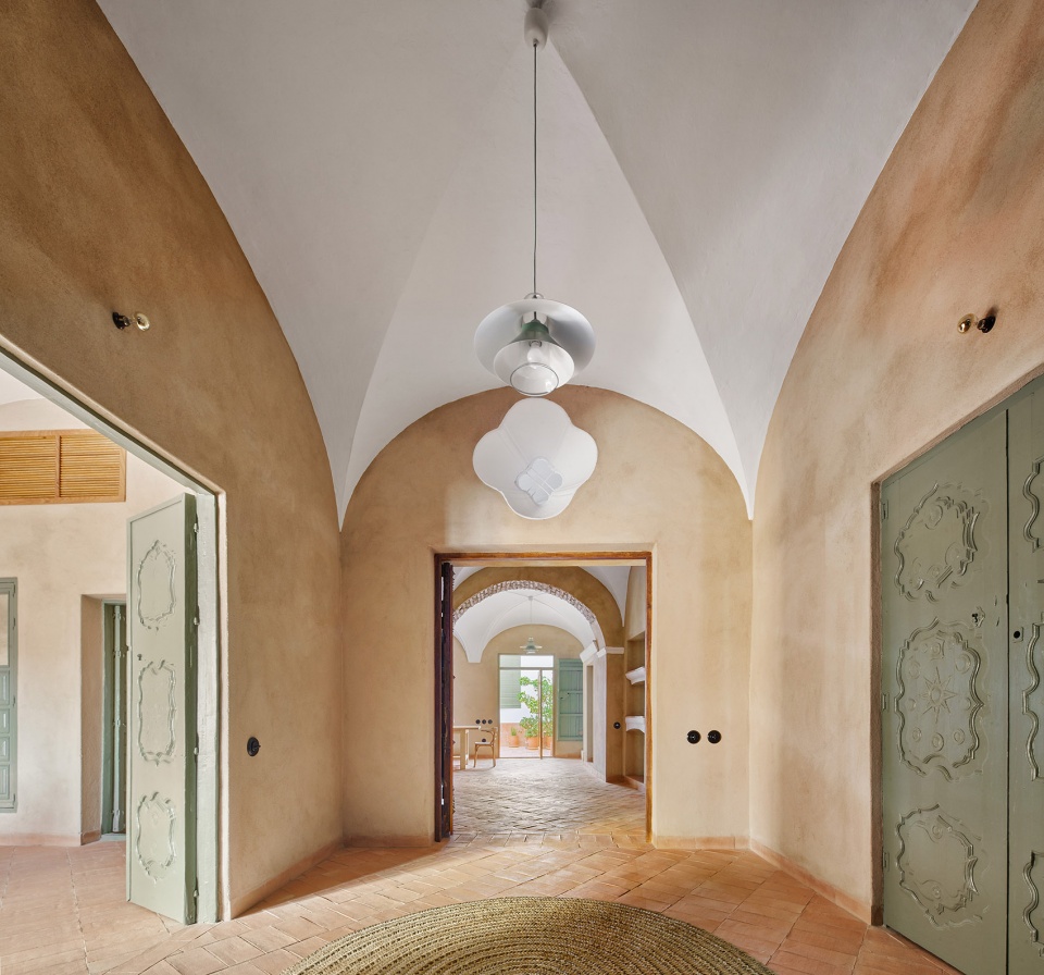 casa villalba de los barros by lucas y hernandez gil arquitectos