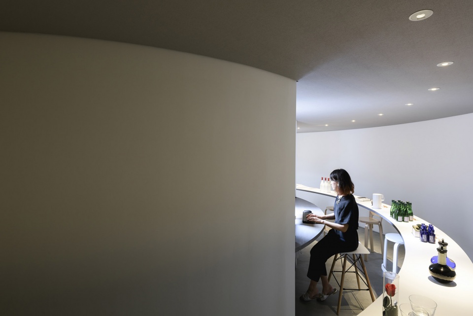 corridor of the fold by jun igarashi architects