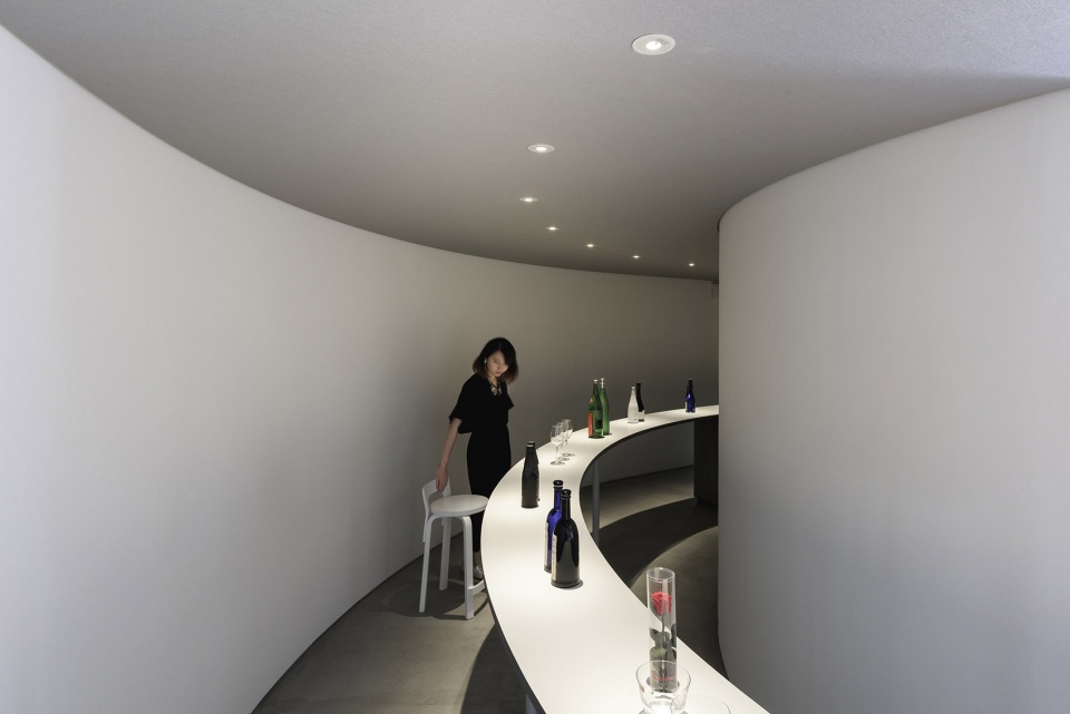 corridor of the fold by jun igarashi architects