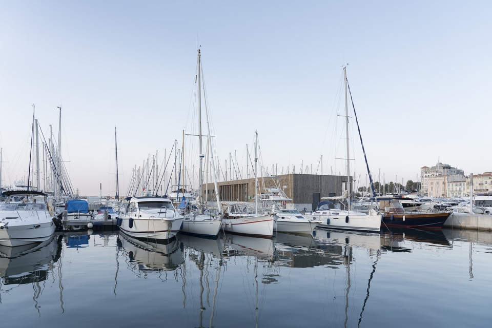 new services for boaters on the port of cannes by heams michel architectes