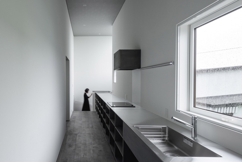 corridor of the fold by jun igarashi architects