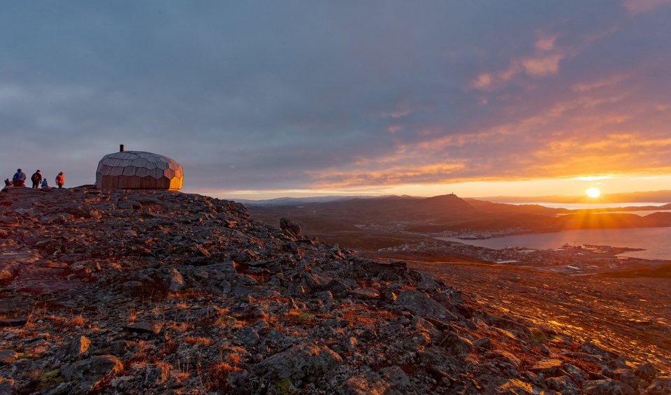 hammerfest hiking cabins by spinn arkitekter