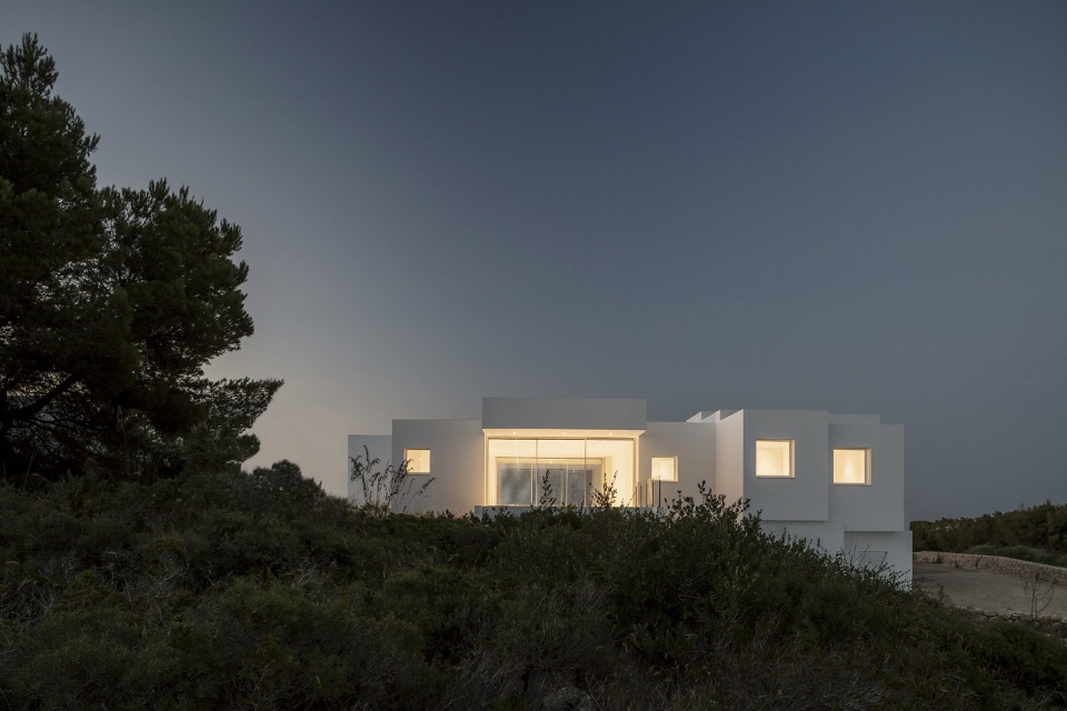 catwalk villa by nomo studio