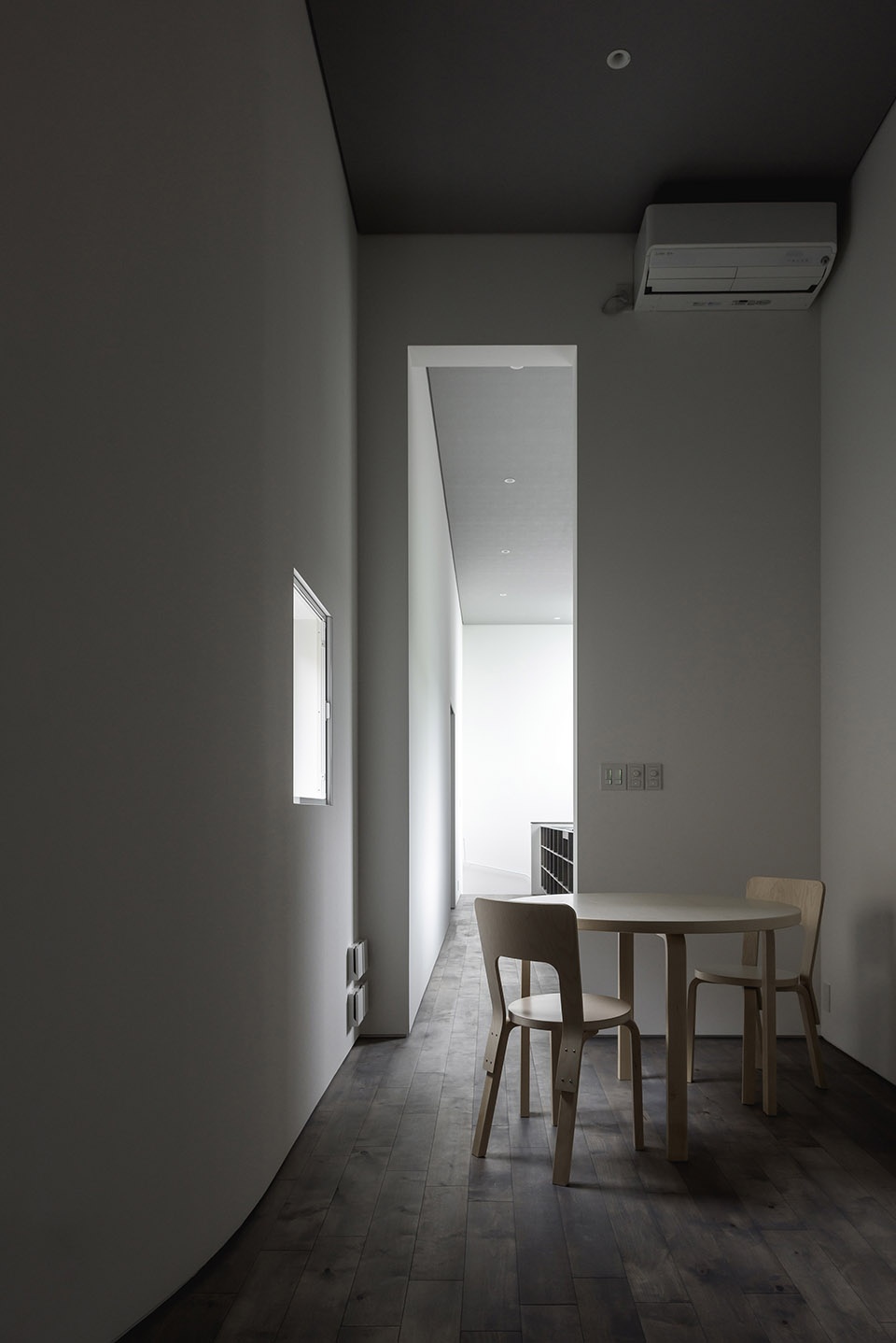 corridor of the fold by jun igarashi architects