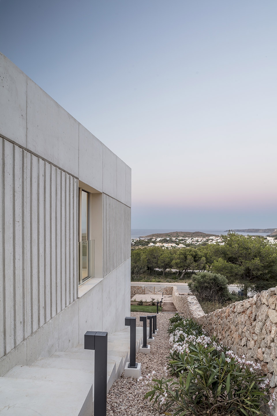 frame house by nomo studio