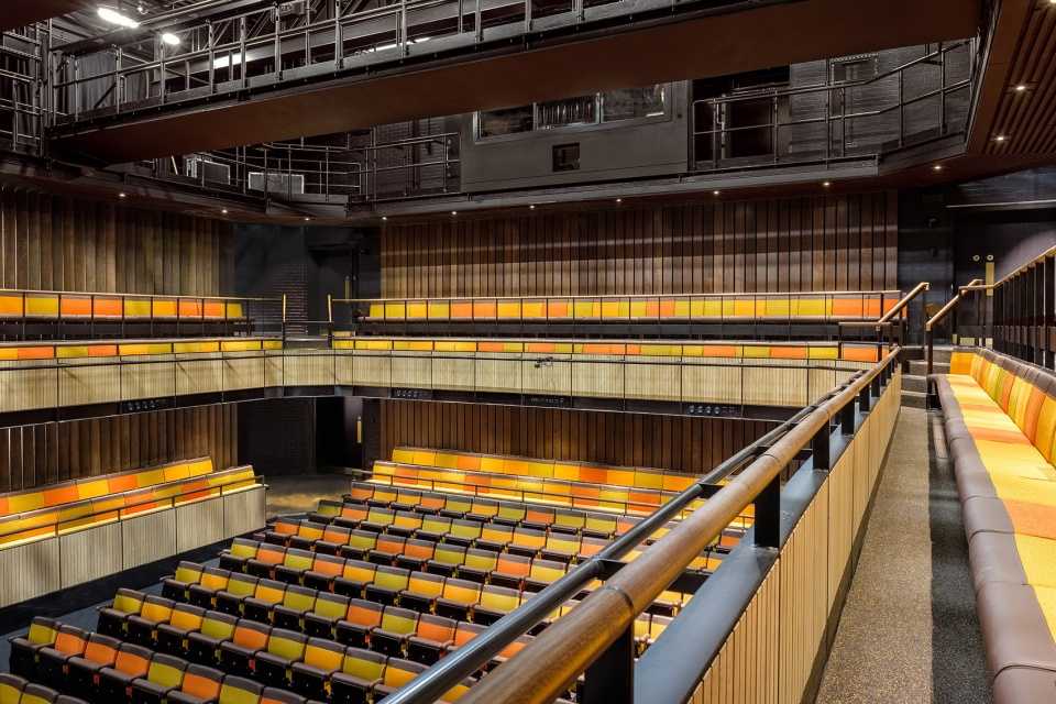 peter hall performing arts centre at the perse school by haworth tompkins