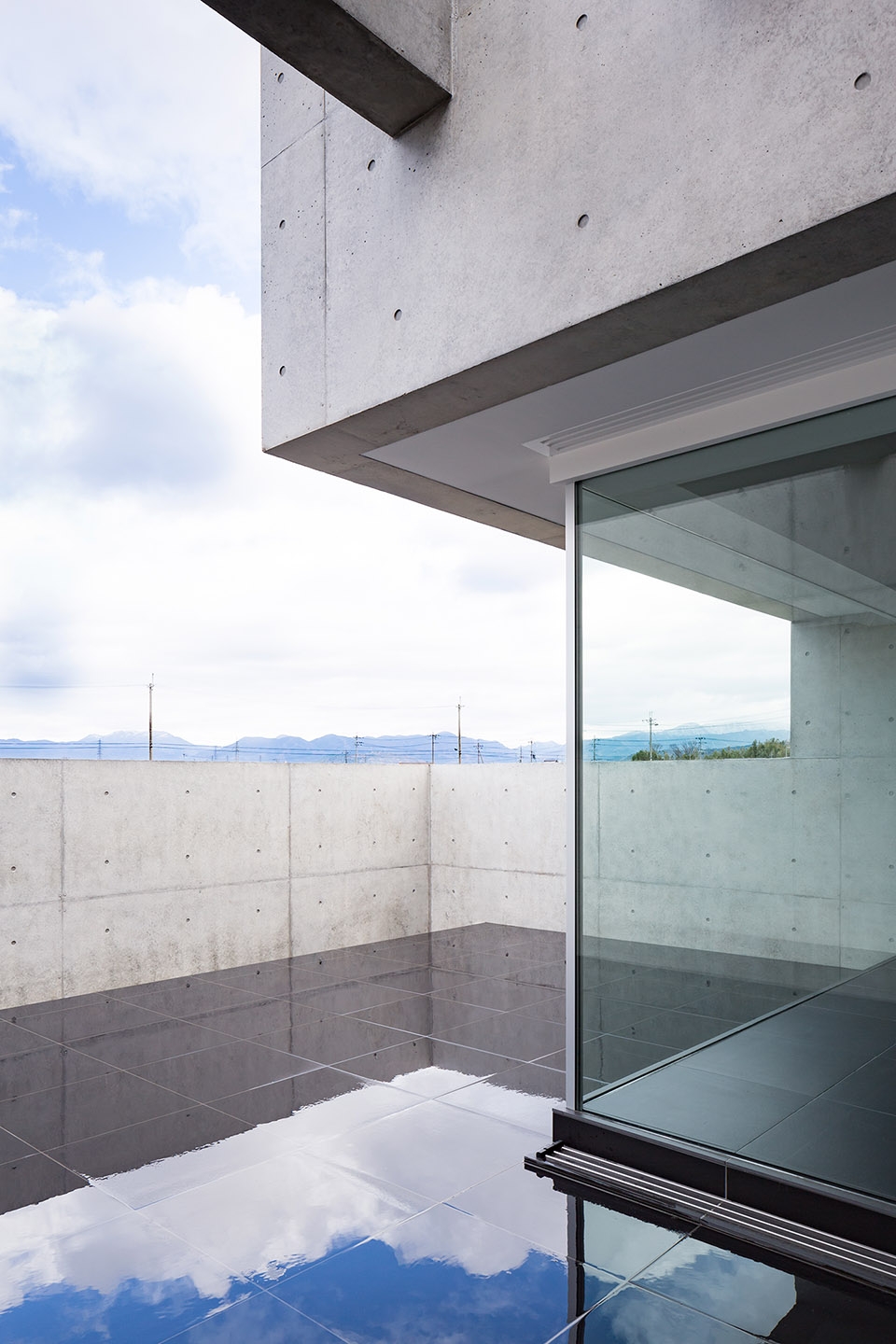 tranquil house by formkouichi kimora architects