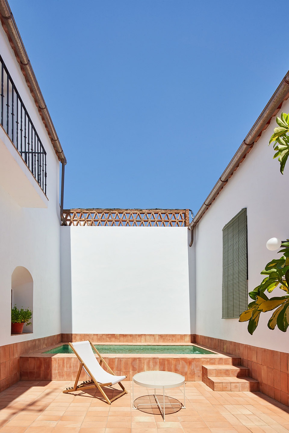 casa villalba de los barros by lucas y hernandez gil arquitectos