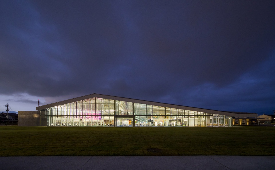 nonoichi library by mikami architects
