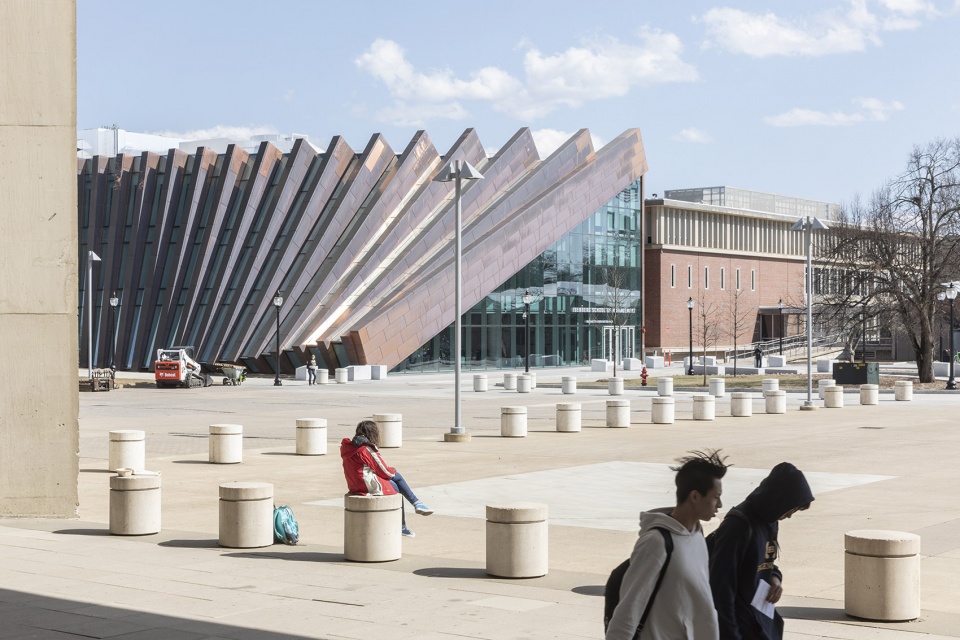 isenberg school of managment business innovation hub by big