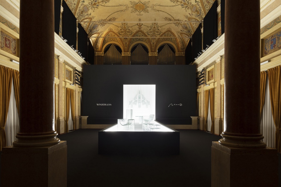 shape of gravity exhibition by nendo wonderglass
