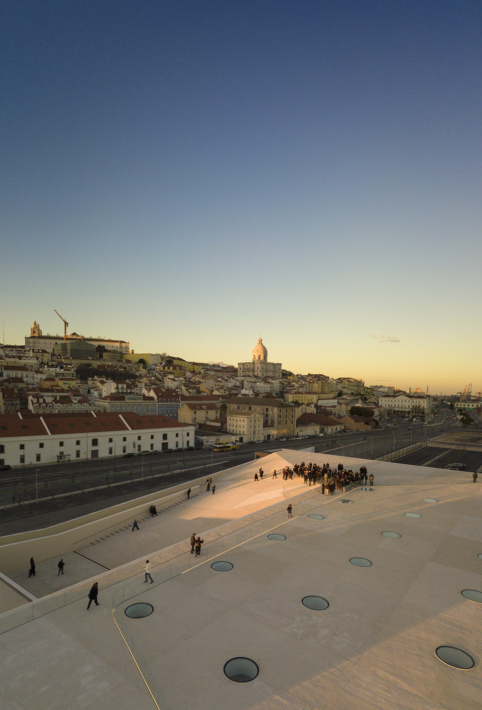 lisbon cruise terminal by joao luis carrilho da graca