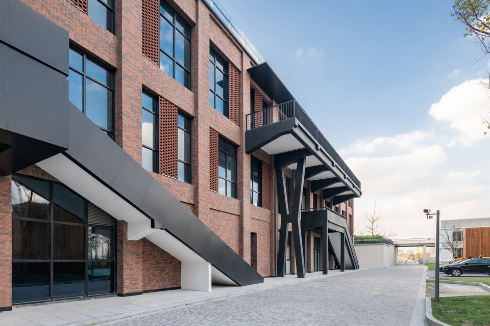 shanghai in bund office building china by hpp architects