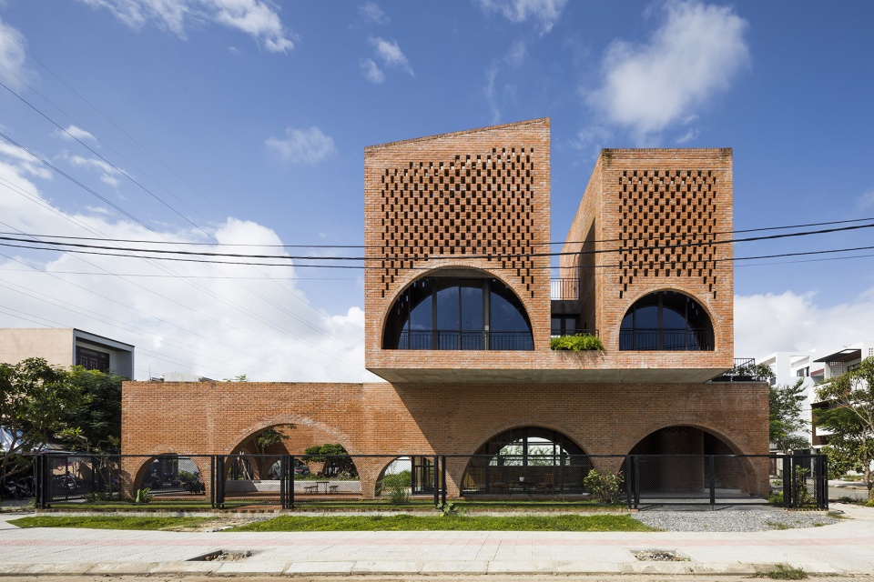 cuckoo house by tropical space