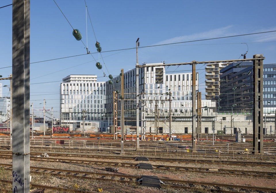 green office enjoy paris batignolles by baumschlager eberle scape
