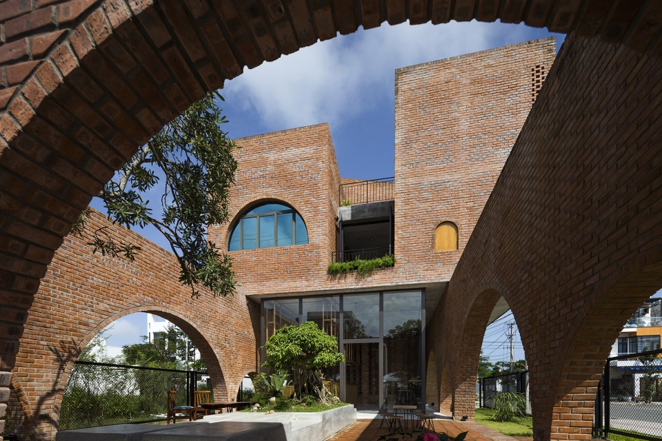 cuckoo house by tropical space