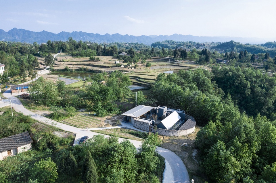 rain house the carpenters house china by describing architecture studio 960x639 1