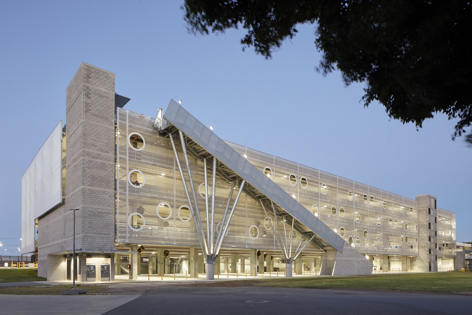 rna large animal pavilion by shane thompson architects
