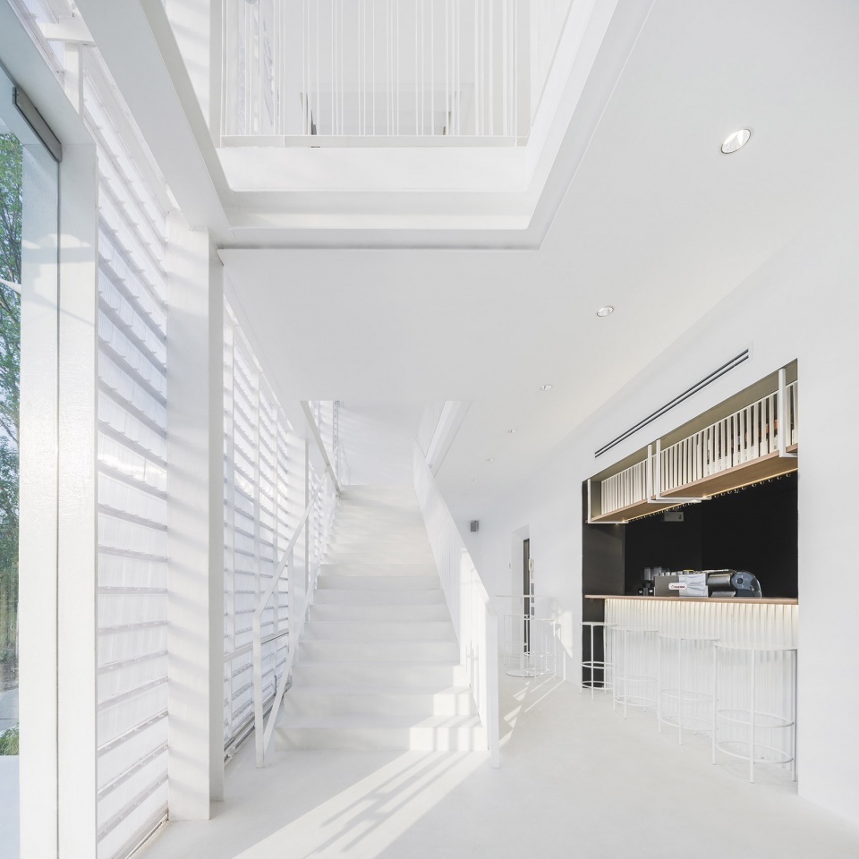 little shelter hotel by department of architectur