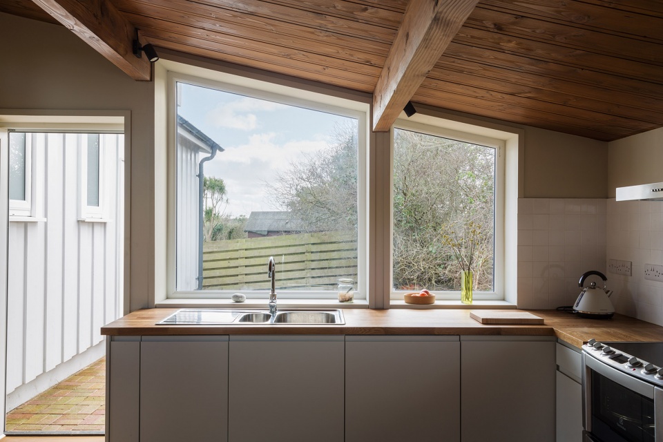 riverchapel adaptations to a holiday home by robert bourke architects