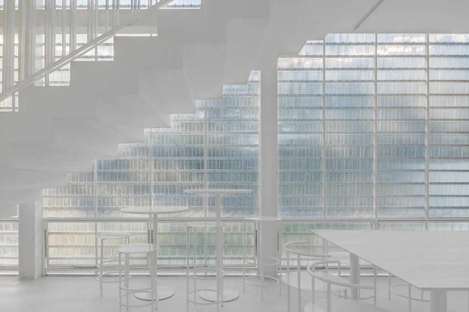 little shelter hotel by department of architectur