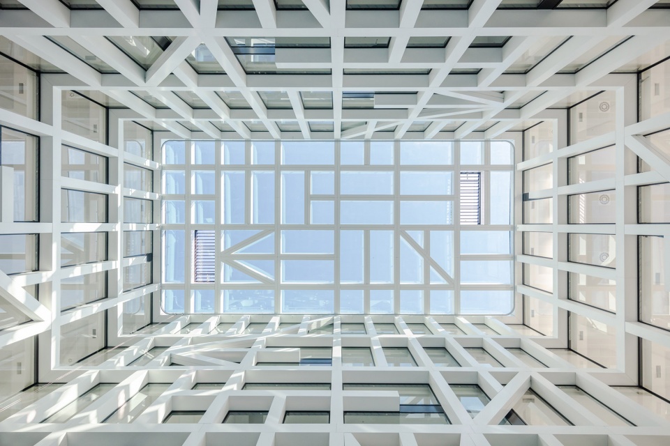 Urbo Business Centre by Nuno Capa Arquitecto