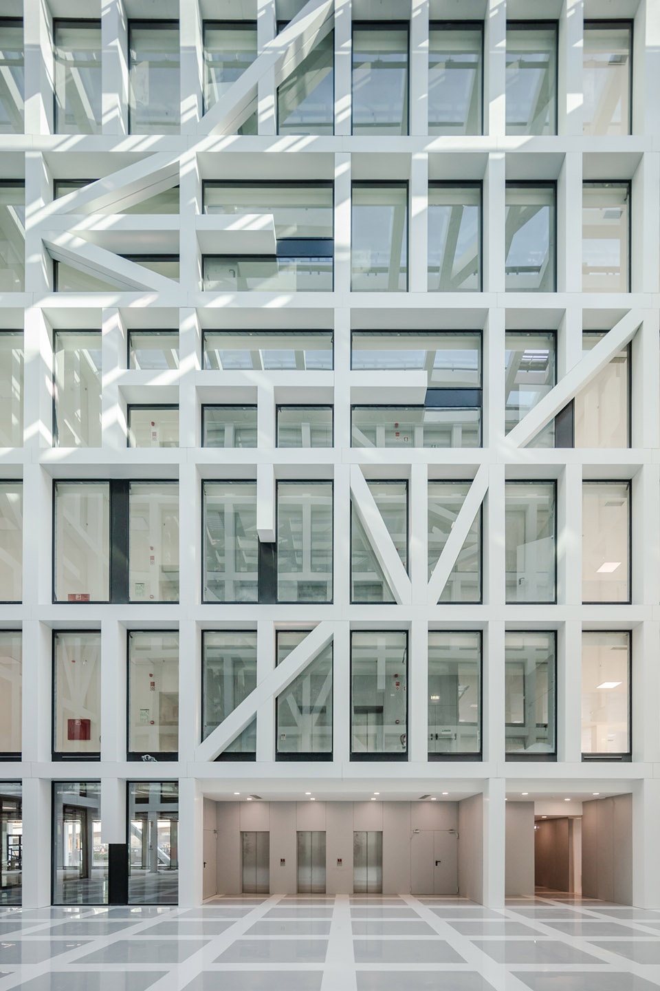 Urbo Business Centre by Nuno Capa Arquitecto