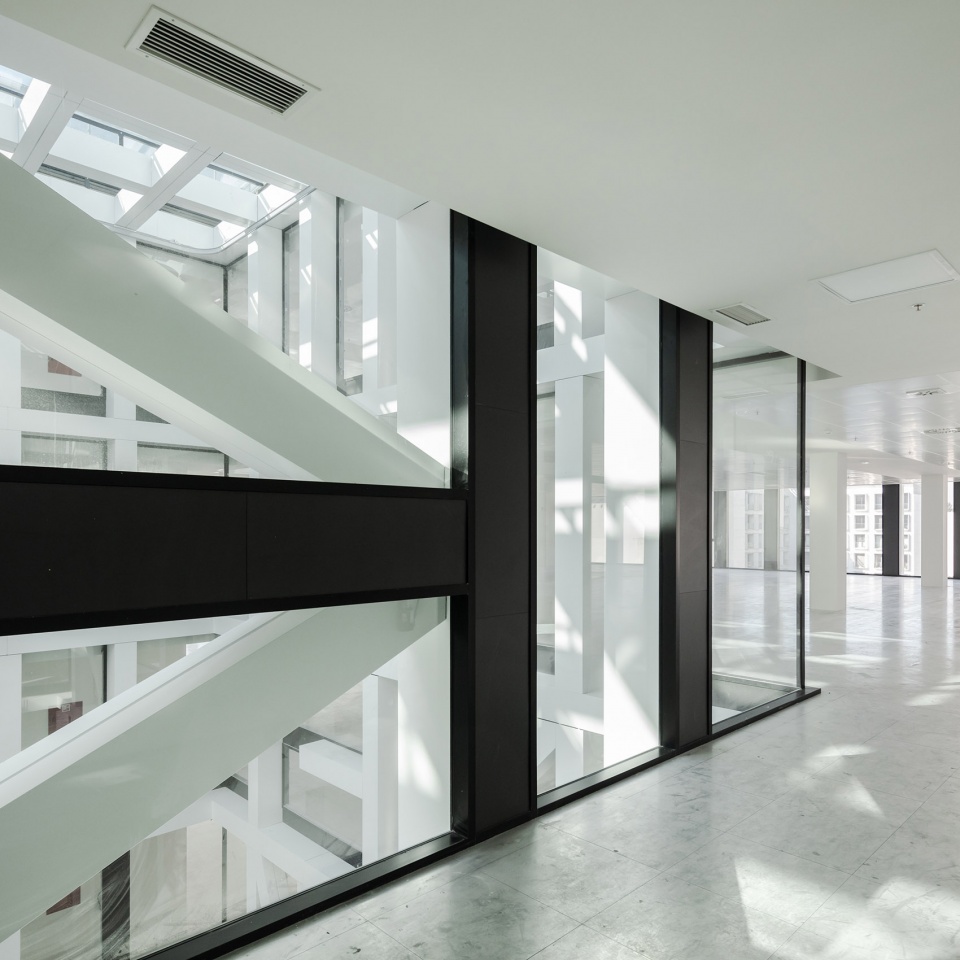 Urbo Business Centre by Nuno Capa Arquitecto