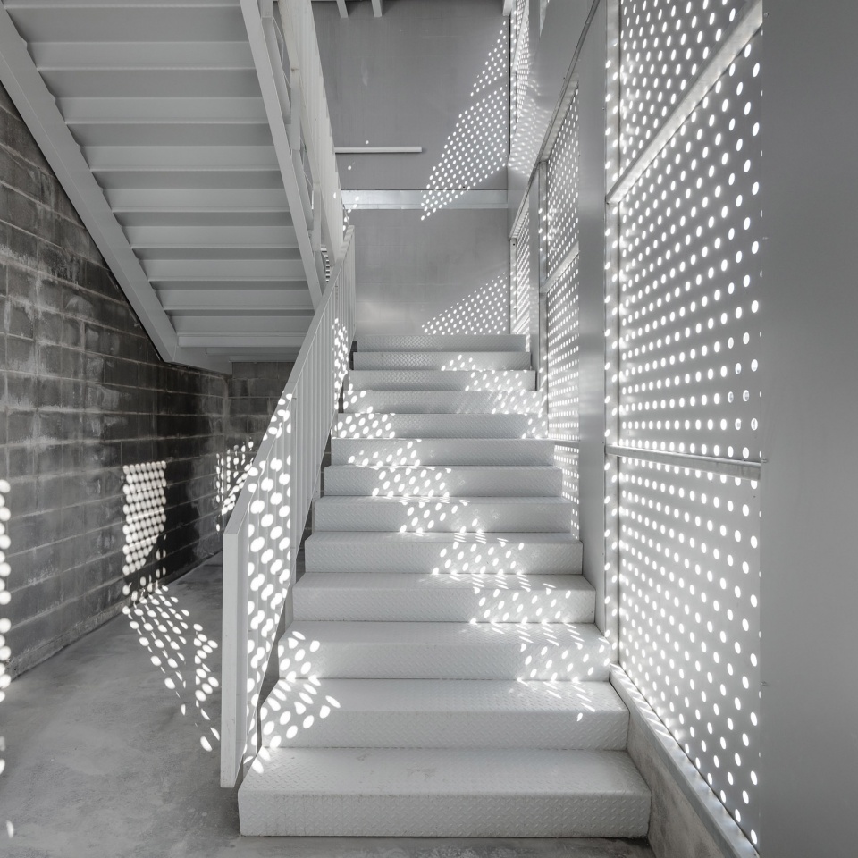 Urbo Business Centre by Nuno Capa Arquitecto
