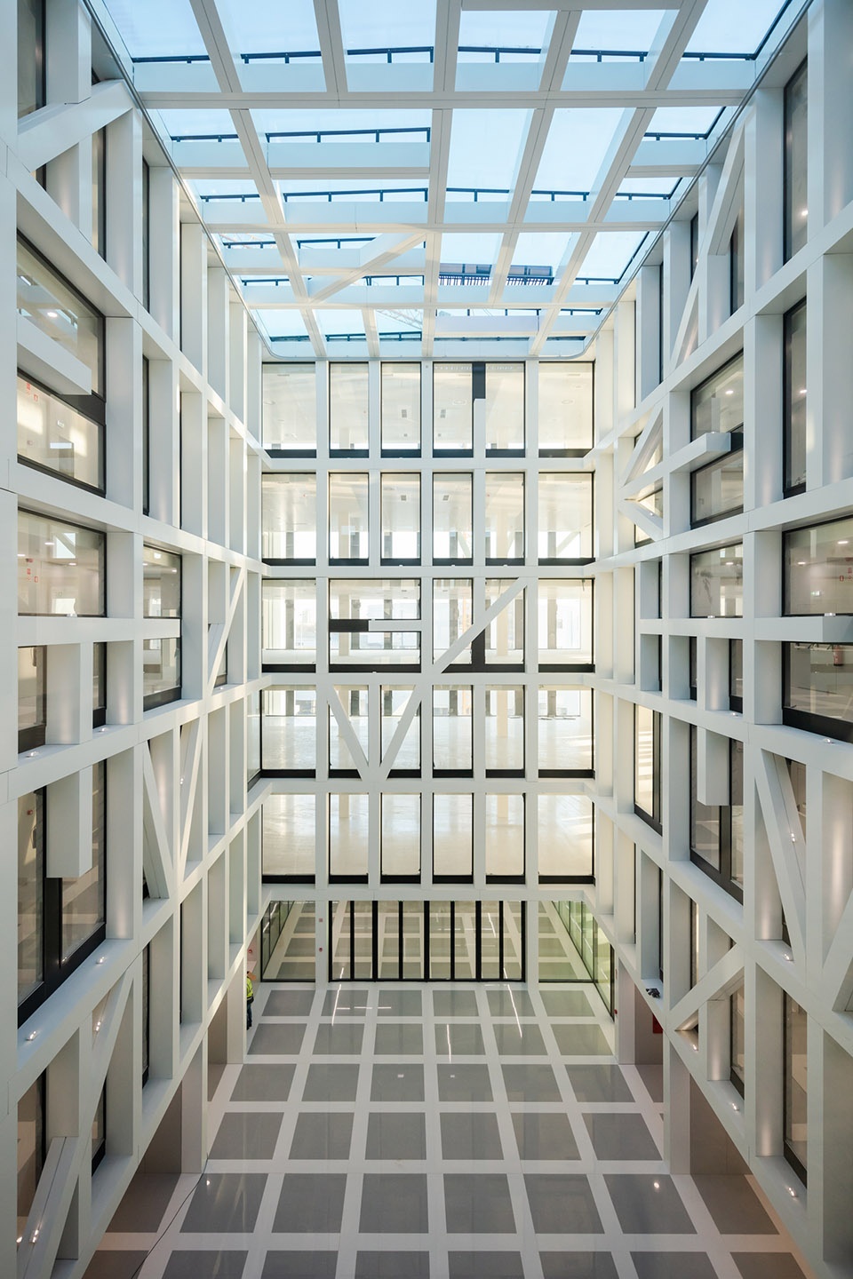 Urbo Business Centre by Nuno Capa Arquitecto