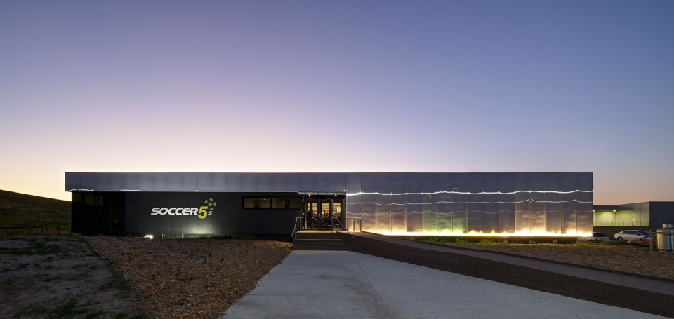 soccer5s dandenong by plus architecture