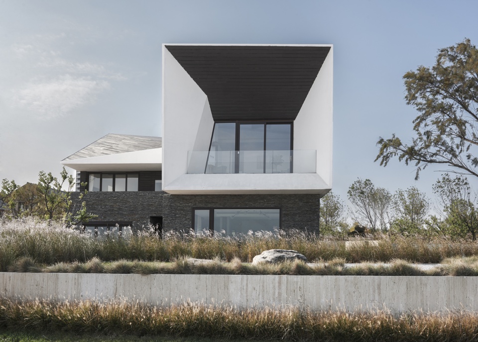 house t in qinhuangdao china by meta project