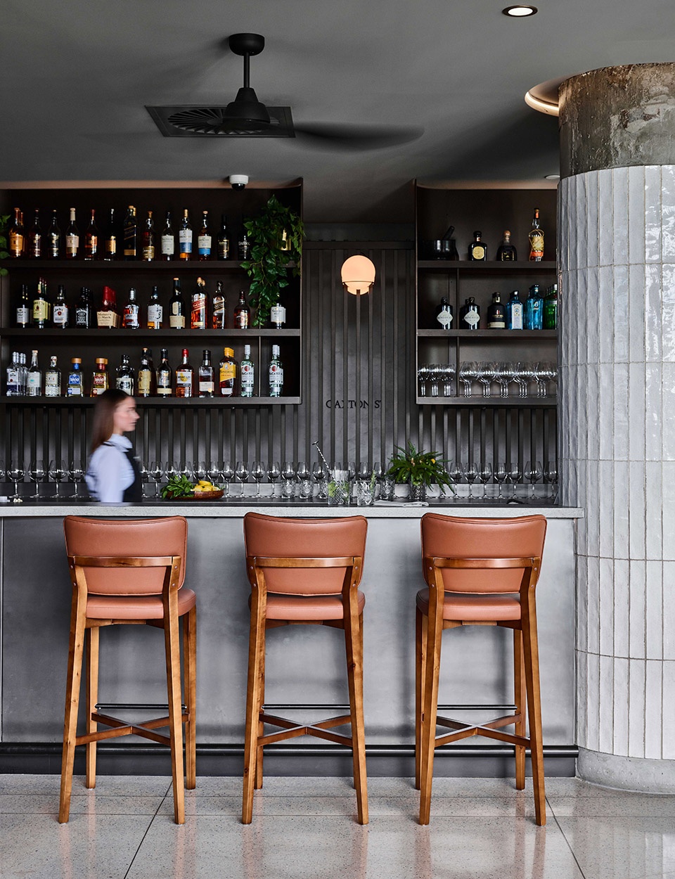 persone bar and restaurant by plus architecture