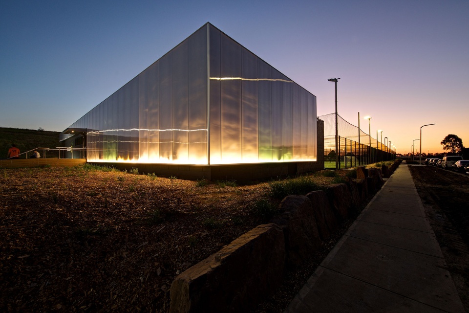 soccer5s dandenong by plus architecture