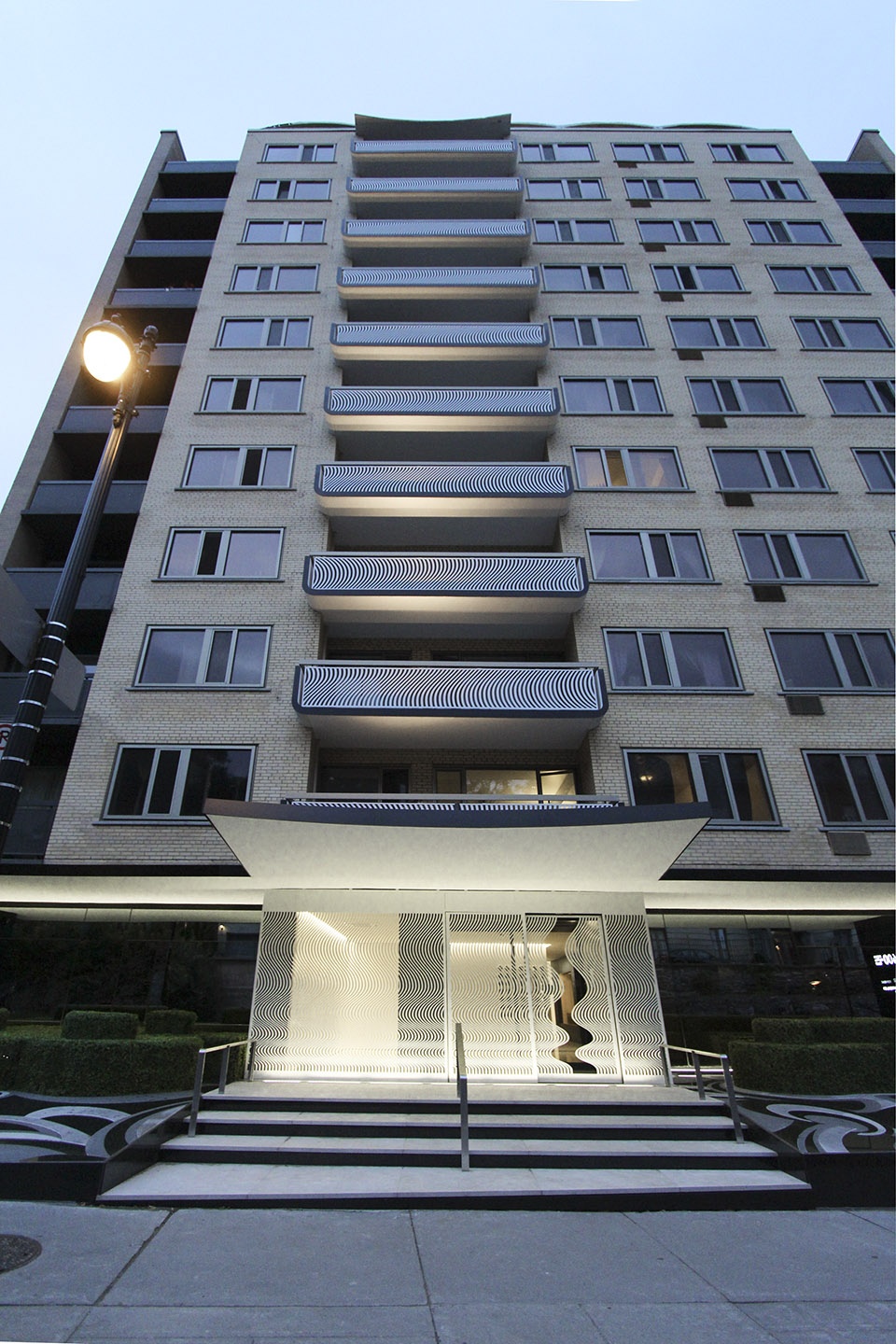 facade renovation of 1400 des pins by yh2