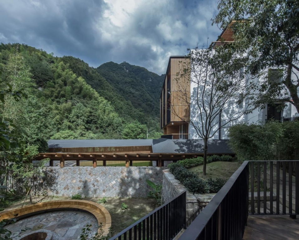 the renovation of yule mountain boutique hotel in hangzhou china by continuation studio